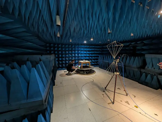 Test EMC en chambre anéchoique Test EMC en chambre anéchoique